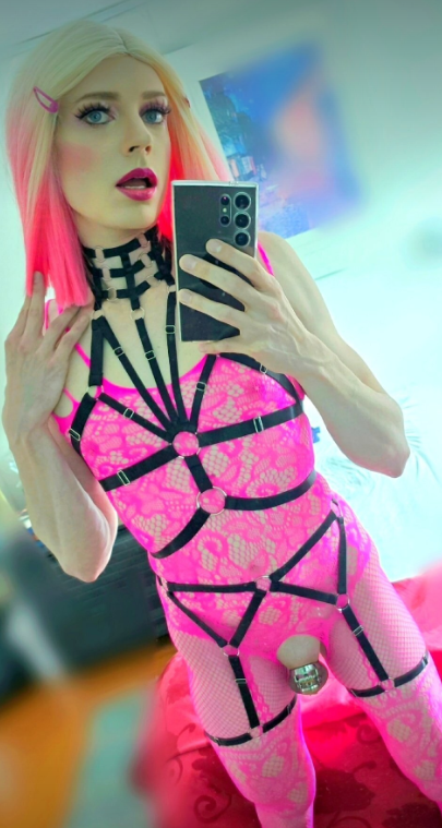 HaileyDoll69's tweet photo. Today is one of those days when I feel like a perfect Queen 👑

Happy Pride Month 🏳️‍🌈🏳️‍⚧️
#Pride #Sissy #Feminization 🎀 https://t.co/K4ErhCBiir