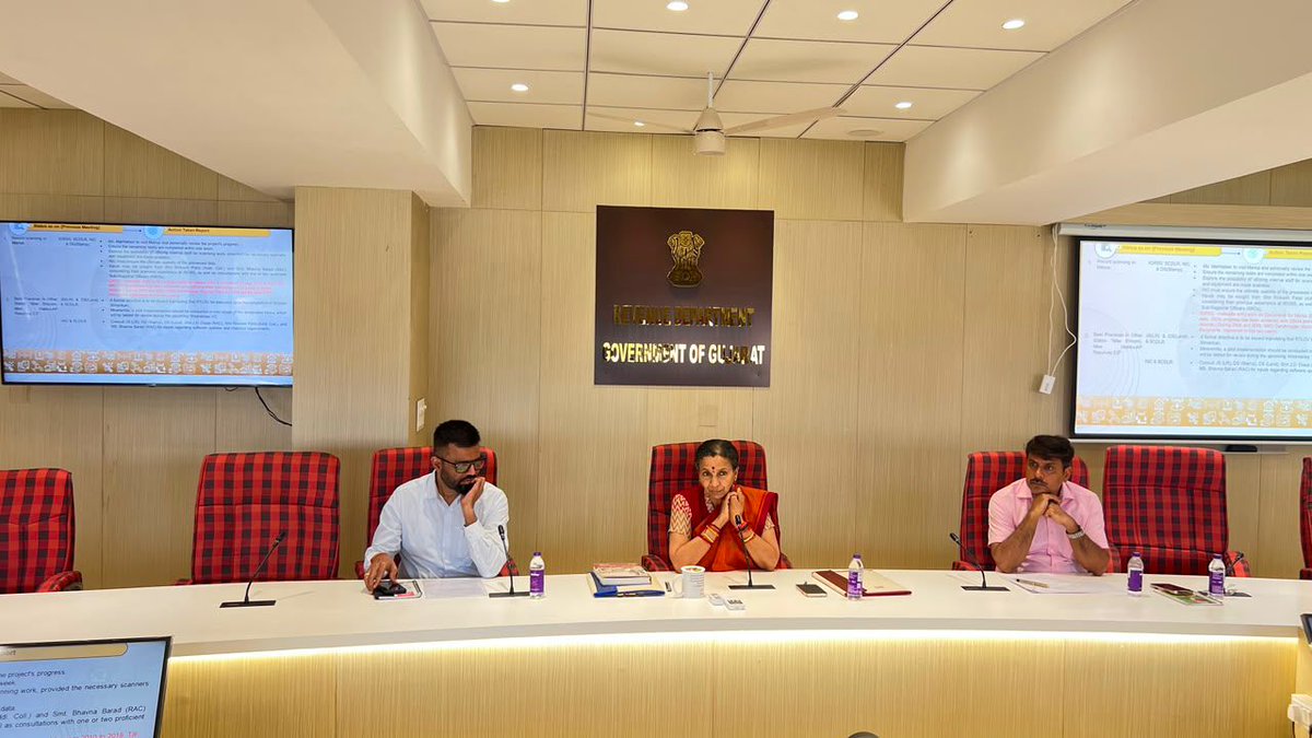 JayantiRavi's tweet photo. A focused review of revenue matters, pendency reduction, budget monitoring, and citizen services during the Weekly Senior Officers’ Meeting. Committed to delivering efficient, transparent, and citizen-centric governance. @CMOGuj @MLASanjaysinh #CitizenFirst #GoodGovernance https://t.co/aNYZWwSdr0