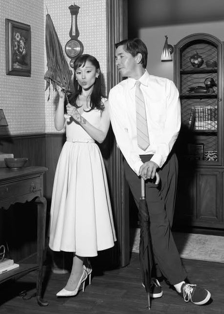 infoari's tweet photo. Ariana Grande e Justin Long nos bastidores de “hate that i made you love me”. 🤍 https://t.co/fmPw1rd6CB