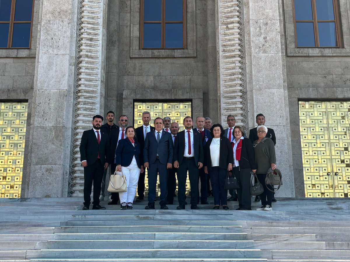 TurkerAtes14's tweet photo. CHP Bolu Merkez İlçe Başkanımız Çetin Uç, Merkez İlçe Kadın Kolları Başkanımız Fatma Saraç ve yönetim kurulu üyelerini TBMM'de misafir ettik. Her birine nazik ziyaretlerinden dolayı teşekkür ediyorum. https://t.co/c899OWDqzR