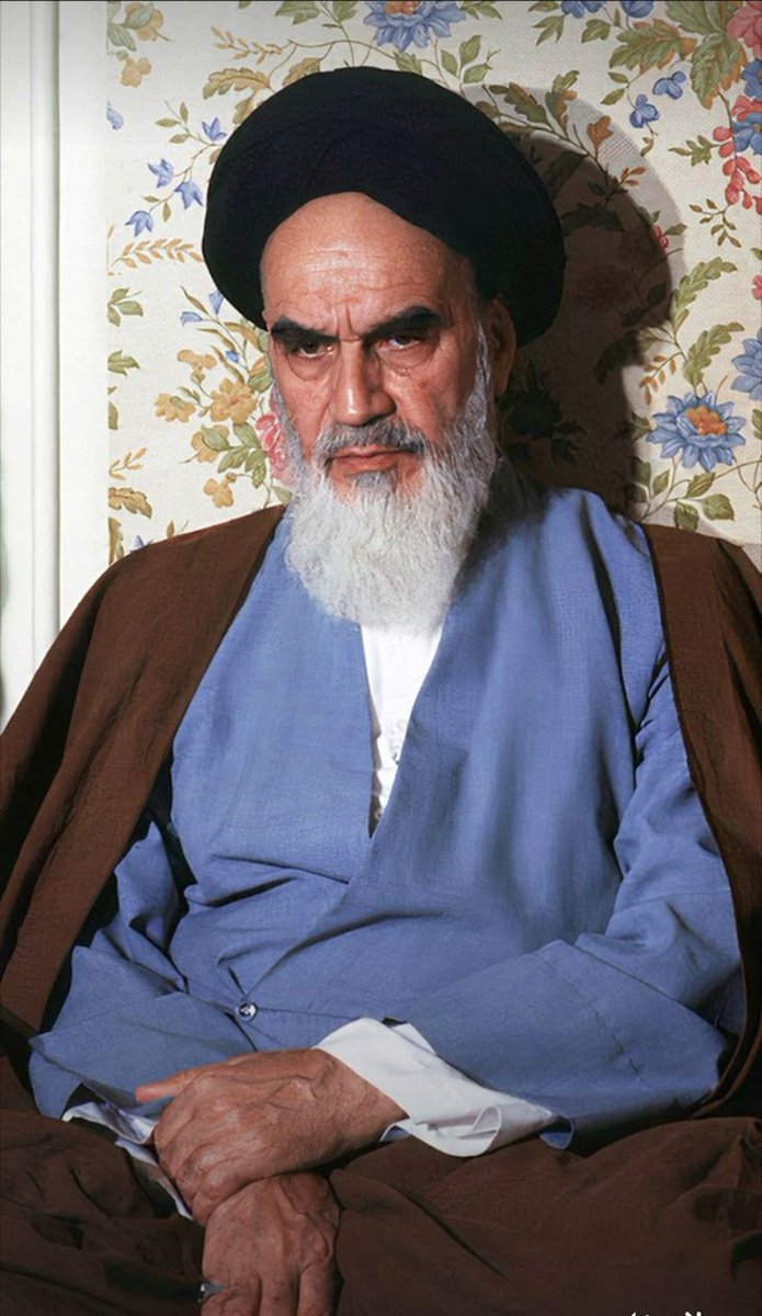 Akmalrzv's tweet photo. In Imam Khamenei’s view, Imam Khomeini’s trust in God gave him stability in crises and allowed him to guide others with confidence in uncertain times.

#KhomeiniForAll https://t.co/Rp7yL74C52