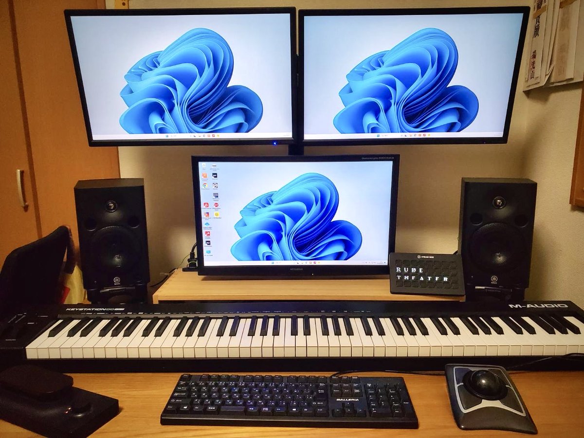 SoundGearRoom's tweet photo. 「Sound Gear Room -ギターとDTMのラジオ-」第7回目配信中です！ 今回は「DTM環境ここがポイント 〜スタジオ防音・家具編〜」についてトークしています！ 
プライベートスタジオの防音室についてやDTMデスク、チェアの話をしています！
是非お聞きください！

https://t.co/jmAe4u0yDx https://t.co/Nq7Xq4F9yV