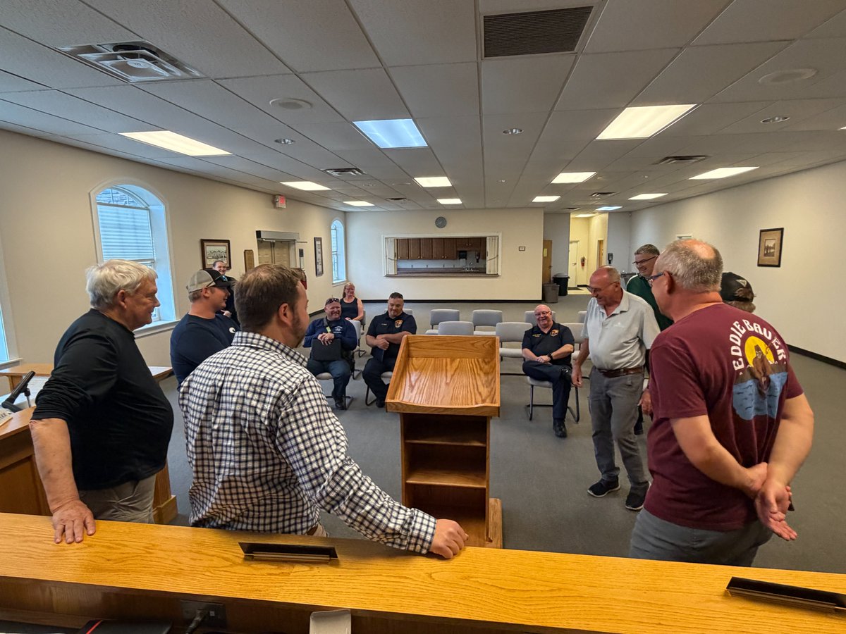 CloverleafLocal's tweet photo. Thank you to Westfield Twp. trustees who commissioned students in Greg Valent's industrial technology classes at CHS to build a new podium for the twp. hall. Greg and some of the students who worked on the podium delivered it during Monday night's trustees meeting. Great job! https://t.co/oPVcWSY9T6