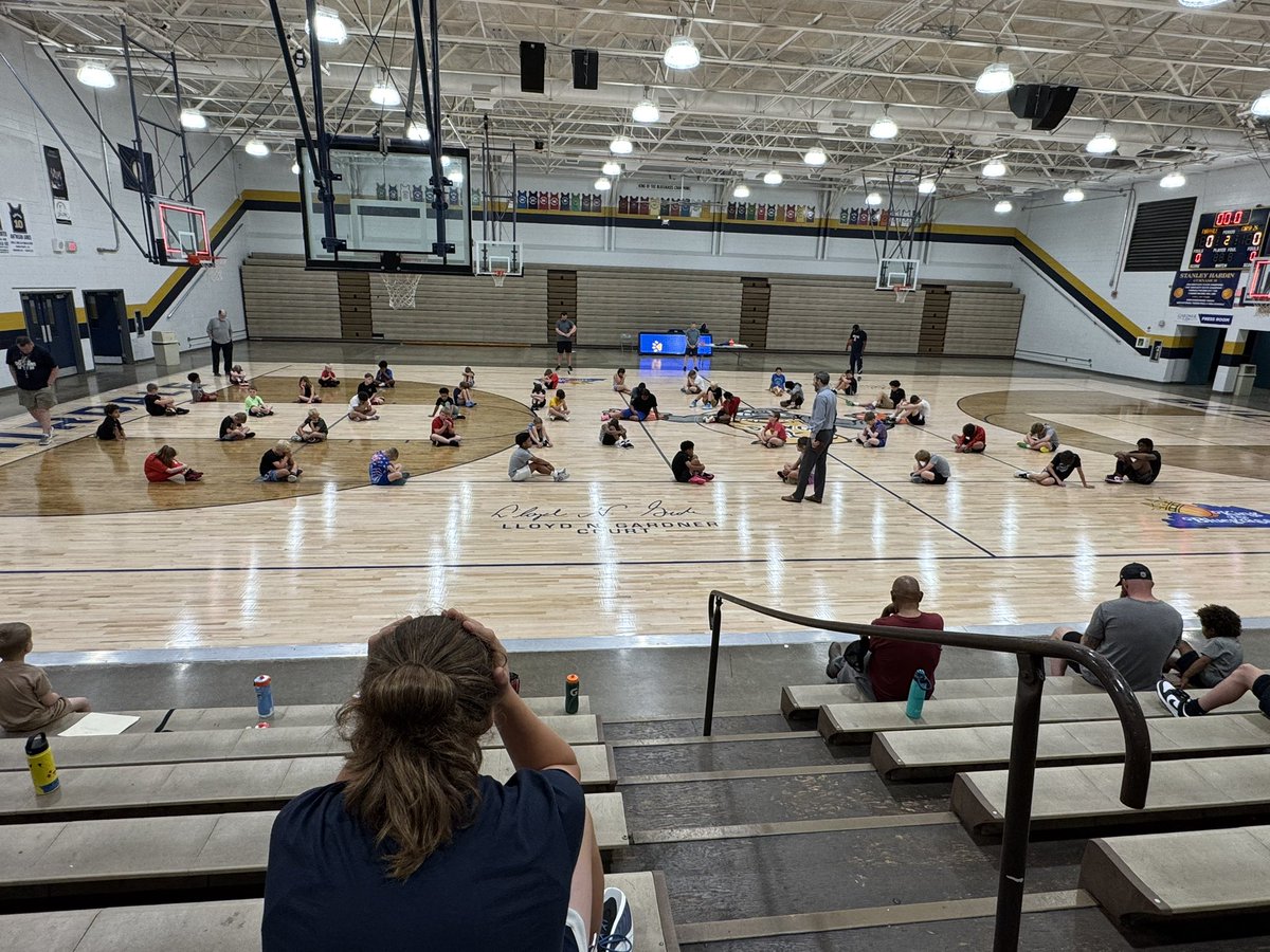 kyle_pomeroy's tweet photo. Grateful to be part of Fairdale Basketball Camp this week! Thanks to Coach Stinnett for inviting FCA to invest in these young athletes, and to @mattymo10 for sharing an encouraging message. It was great to see so many student-athletes learning, competing, and growing together. https://t.co/s8qVdnXzbV
