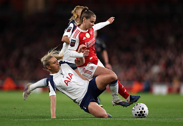 awfcdirect's tweet photo. According to sources at @soccerdonna, Vic Pelova will join Tottenham Hotspur following the conclusion of her contract at Arsenal.

— @soccerdonna | 📸 Ryan Pierse, Getty https://t.co/twjBa5q3V3