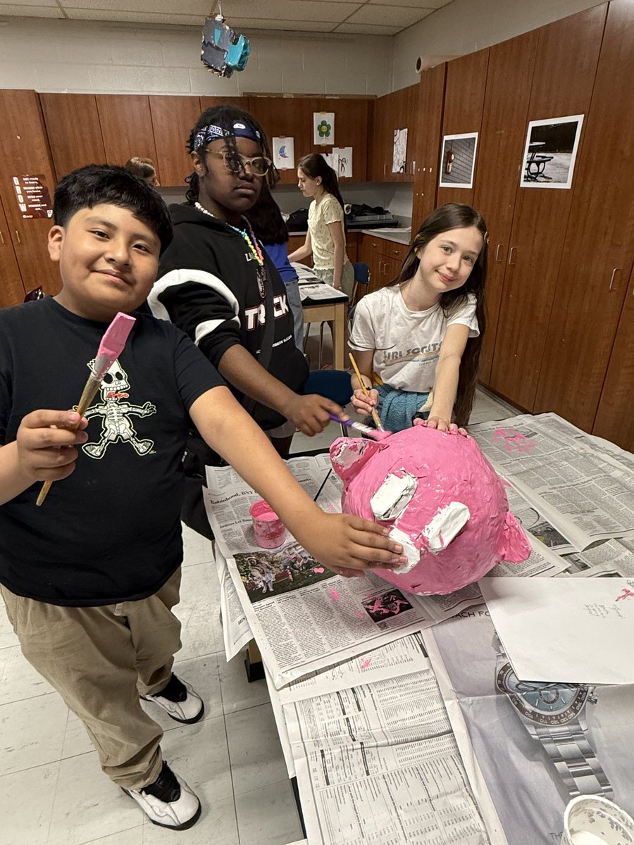 MrQPhoto's tweet photo. AMD 6th graders working hard on their piñatas in @MrQPhoto
art class.
#ossining #opride #art #pinata
@OUFSD_Arts @Mary_FoxAlter @nikkinover @OssiningSchools @RhodaBaksh @MrhochAMD @OHSPHOTO @Lin_OHS https://t.co/j6l4jPV8a1