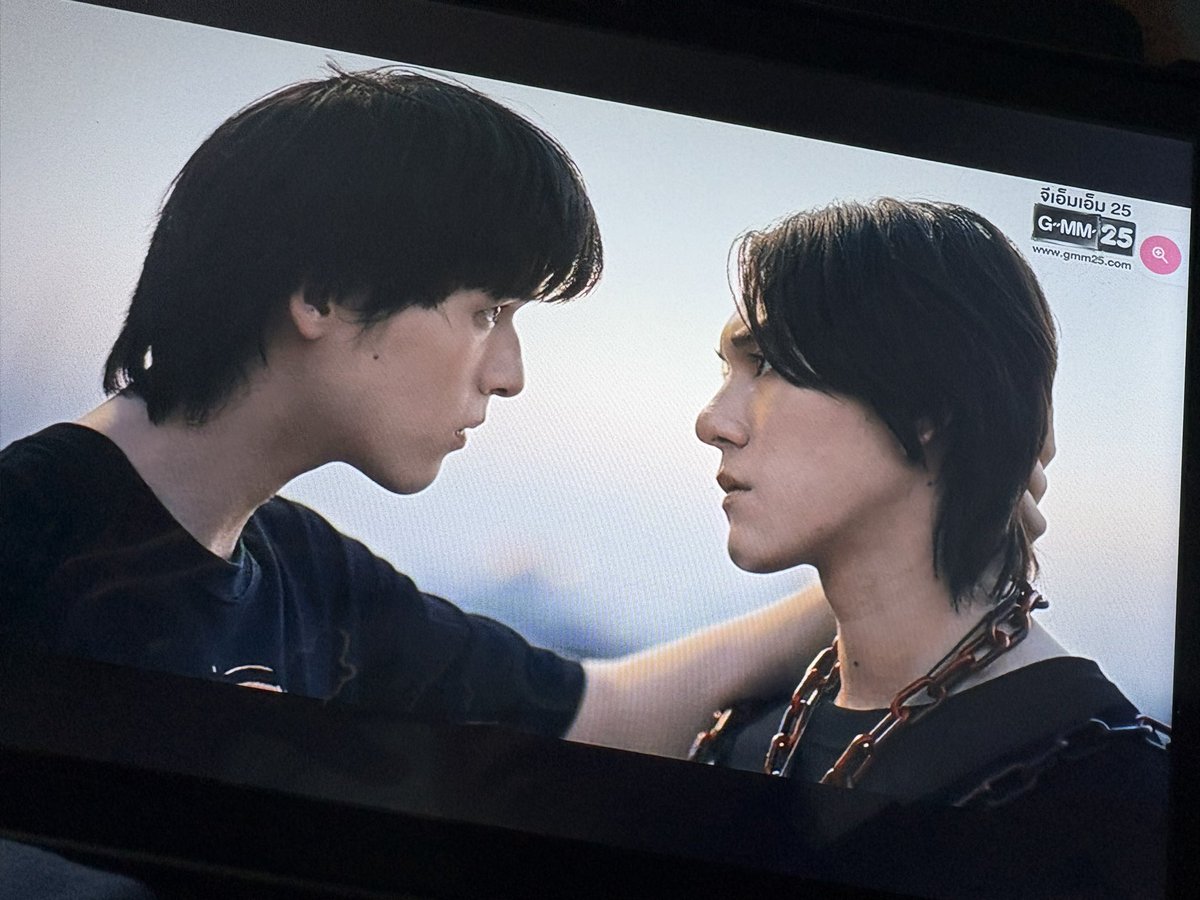 sags__'s tweet photo. @sknn2228 @ppp_0919 ชอบซีนนี้มาก สายตาบ่งบอกทุกอย่างแล้ว 🙈

 #WUTheSeriesEP5 https://t.co/IDACJODDKM