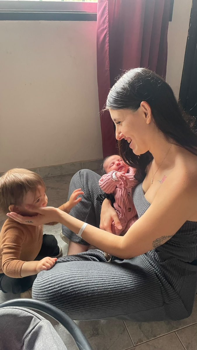 AiluFredes's tweet photo. Familia completa y rodeada de amor, que más puedo pedir? ❤️‍🩹 https://t.co/qElHEjvCnB