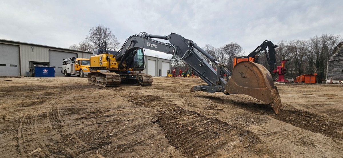 jweinc's tweet photo. Unit 9588 - 2025 JD 210P Excavator. Only 91 original hrs. 173 hp, Live hydraulic thumb. 32" triple grouser, Warranty on power train and hydraulics until 3-28-30 or 3000 hrs.  - 704-878-2941 
#JWE #johndeereexcavator #johndeere160p #joegirdler #joegirdlermedia #johndeere210p https://t.co/mKlFcQG5dz