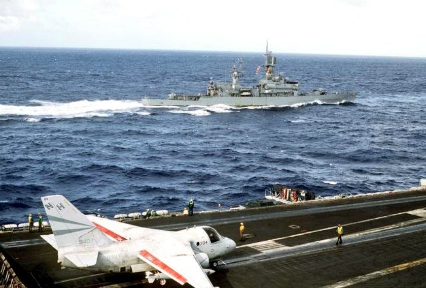FlMichele69's tweet photo. Cruisers
#USSFox CG33 (1966-1994)
Belknap Class
📷 1 June 1993 #PacificOcean Taken from #USSAbrahamLincoln CVN72
@USNavy 🇺🇸 https://t.co/p9YjImud1U