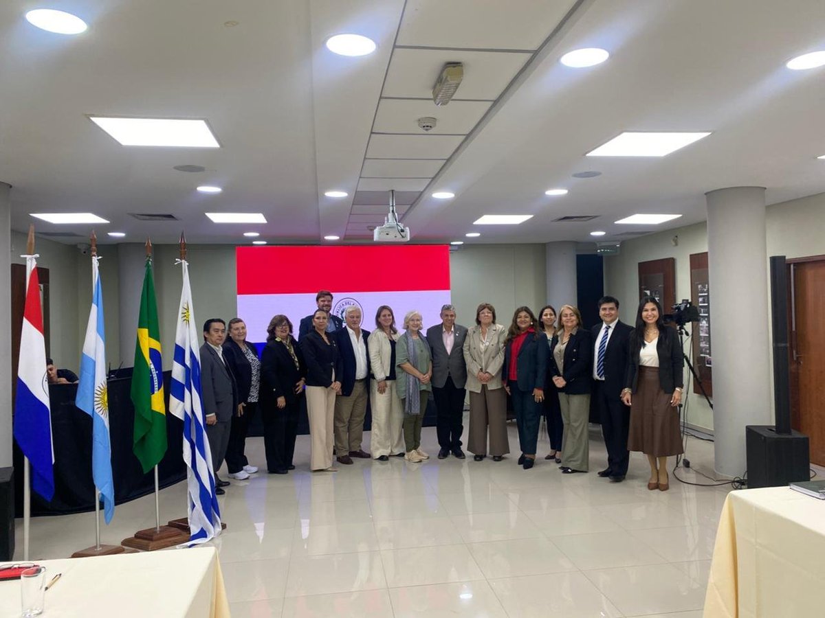Cudecoop_uy's tweet photo. LXXVI SESIÓN PLENARIA de la REUNIÓN ESPECIALIZADA DE COOPERATIVAS –RECM en Paraguay.  
Juan Carlos Canessa y Hugo Montaño, presidente y secretario de Cudecoop, participan de la jornada. 
Además, por nuestro país, también participan integrantes del directorio de @inacoop y AIN https://t.co/2zI8PJt797