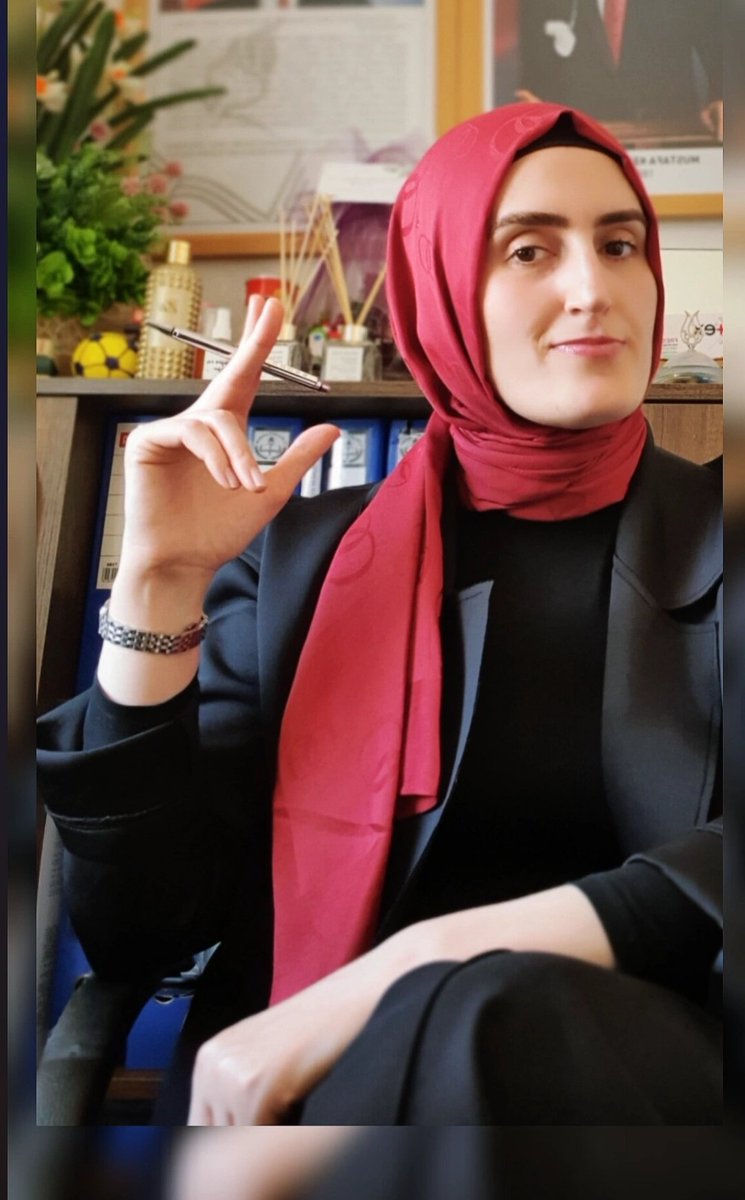 aaycandy's tweet photo. ❗️3-5 kitap okuyunca gelen allâme-i cihan oldum sanrısı/vesvesesi..

● "Filozof bildikçe ölür, derviş öldükçe bilir." https://t.co/oRBNFikGdC