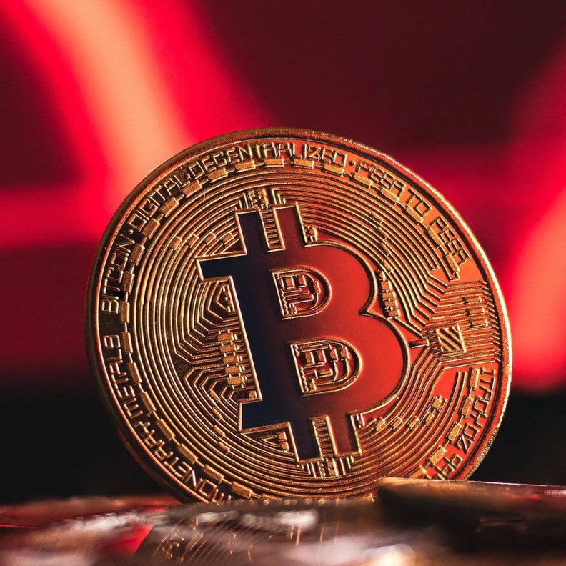 AjansPlus's tweet photo. Son 1 saatte kripto para piyasalarından 320.000.000 dolar silindi.

• Bitcoin 68 bin dolara kadar düştü. https://t.co/6eEZ0sZkYr