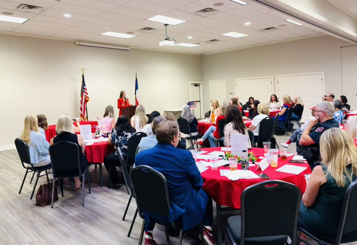 CarolineForTX's tweet photo. Grateful to have recently given a legislative update and celebrated the Audrey McDonald Scholarship recipients at the Georgetown Area Republican Women’s meeting. Congratulations to these impressive high school students. Your future is bright! Thanks also to GARW for investing in the next generation. #txlege