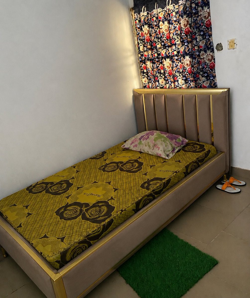 TserElizabeth's tweet photo. Guys!!! God did!!! 😅😍😁🙏🏾 Finally saved up to get this cute place to call my own 😁 
For the first time ever. I get to live on my own by myself. I'm excited. 
Thank you Jesus. 
Past 2 weeks has been chaotic. Finding a house to rent in Abuja is no small stress. https://t.co/dDkUsjoPbj