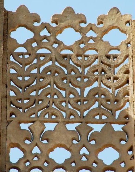 Umran_Alahssa's tweet photo. #الأحساء_لا_تتثاءب
امتازت متممّات العمارةالطينيةبتكسية الحوائط بالجص،استفاد الفنان في الأحساء  بتشكيلهابزخارف أونقوش هندسيّة وحيوانية ونباتيّة،أعطاها بعد جماليّا بالأبيض اعتمدعلى المربع والدائرة في عمليّةمستمرة في بحثه الكوني 
اشتهرت وحدةزخرفةالطعامة
@mediaeyes2 https://t.co/QytNPuPDuA