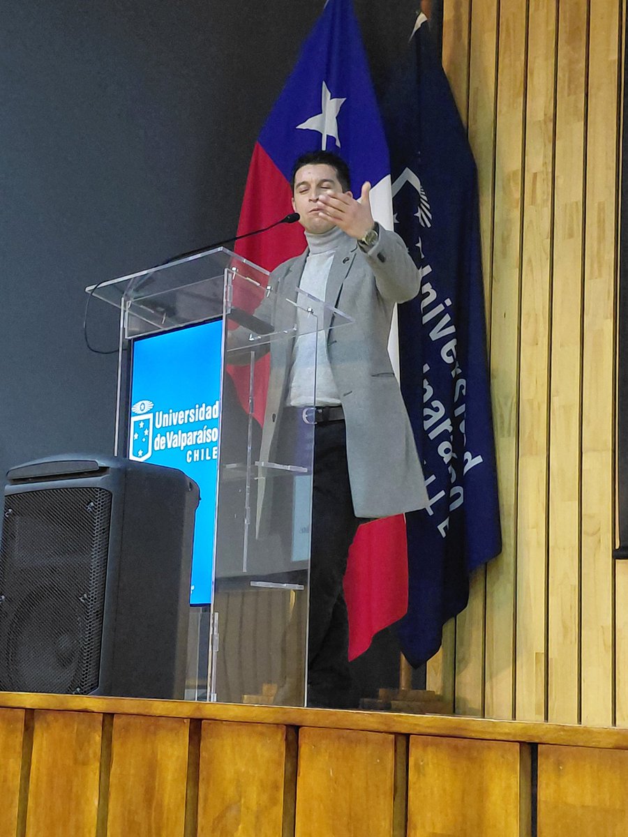 gliram's tweet photo. A continuación expone la Escuela de Trabajo Social de la @uvalpochile en la Escuela de Invierno de @SocialesUV https://t.co/JQFdwcX8BL