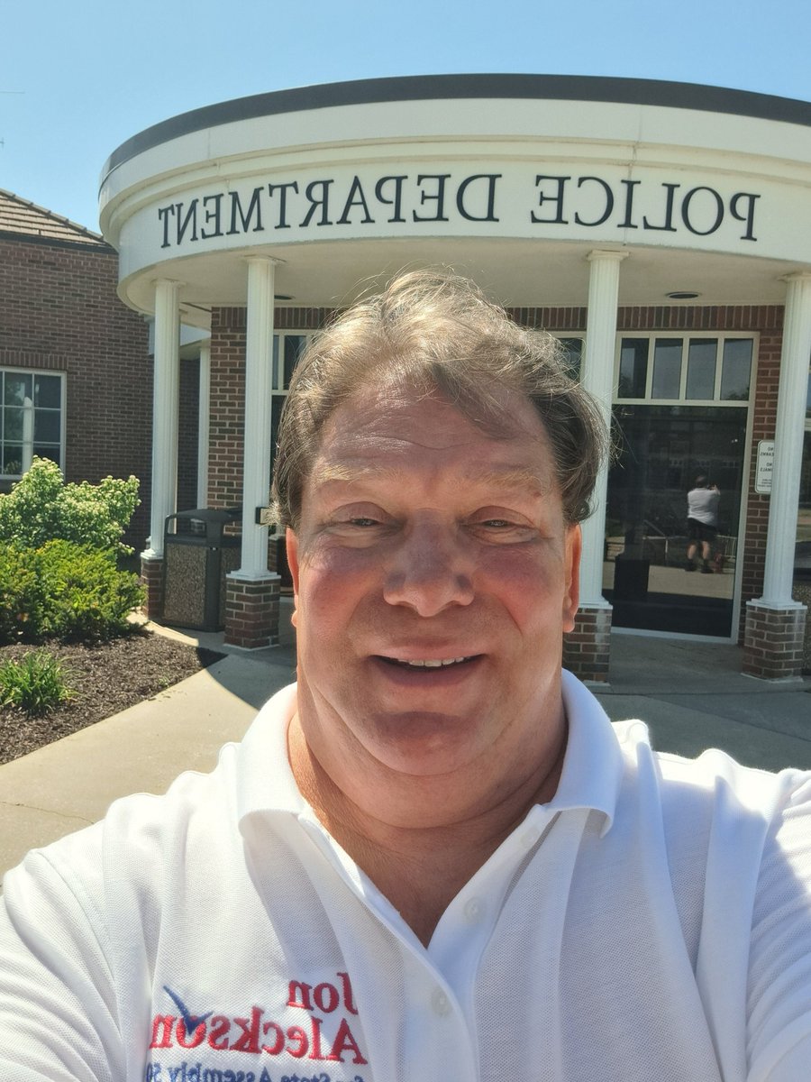 Rolfus_Adolphus's tweet photo. 8th Air Force Force Historical Society event at the Greenfield Courthouse &amp; Police Station! Lots of veterans here!  #WI #Wis #Wisc #Wisconsin  Check back for more photos. https://t.co/Wx9Ge9yQhU