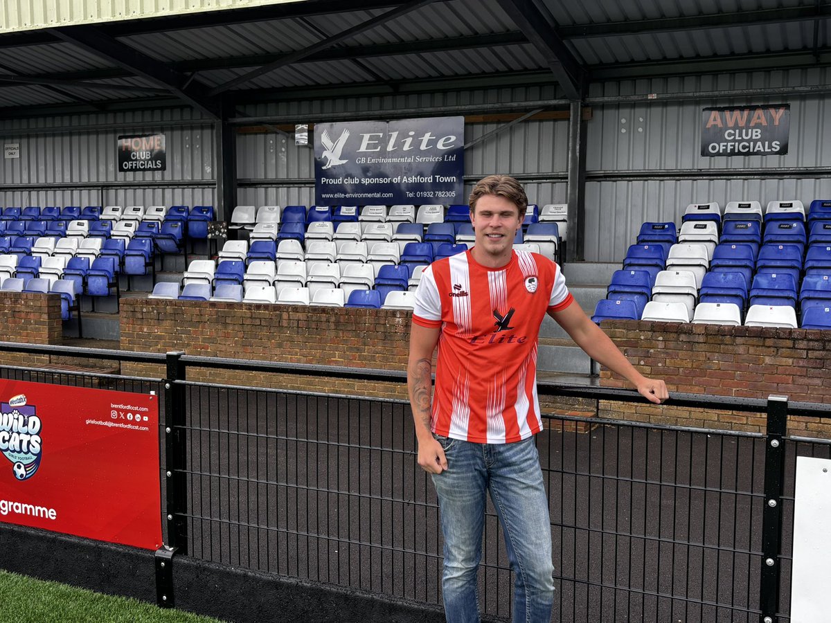 ashfordtownmx's tweet photo. We are delighted to announce the signing of striker Seb Karczewski from @HanworthVillaFC. 

Seb is a fantastic player and at just 22 years old, we are delighted that the former Leatherhead &amp; Chertsey Town striker has chosen to play his football at the RPS next season 🍊 https://t.co/cbWDotbnOq