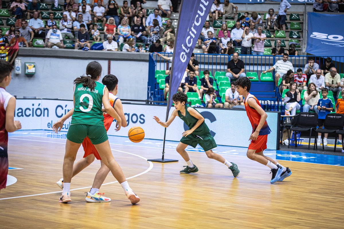 SanPabloBurgos's tweet photo. El viernes se disputó en el Coliseum la gran final del Torneo 3x3 escolar @FCirculoBurgos 🏟️⛹🏼‍♀️ 

🏆El Colegio Círculo se llevó el torneo ante el Niño Jesús, poniendo fin a una nueva edición de este campeonato https://t.co/nT5iehJoTf