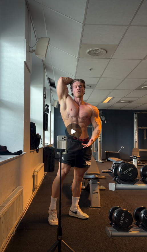 millert95's tweet photo. Posing practice by Bodybuilder  herman.selmer 
#bodybuilding #muscles #workoutshorts
https://t.co/rsW3zbLTtH https://t.co/oXMzAgKgTK