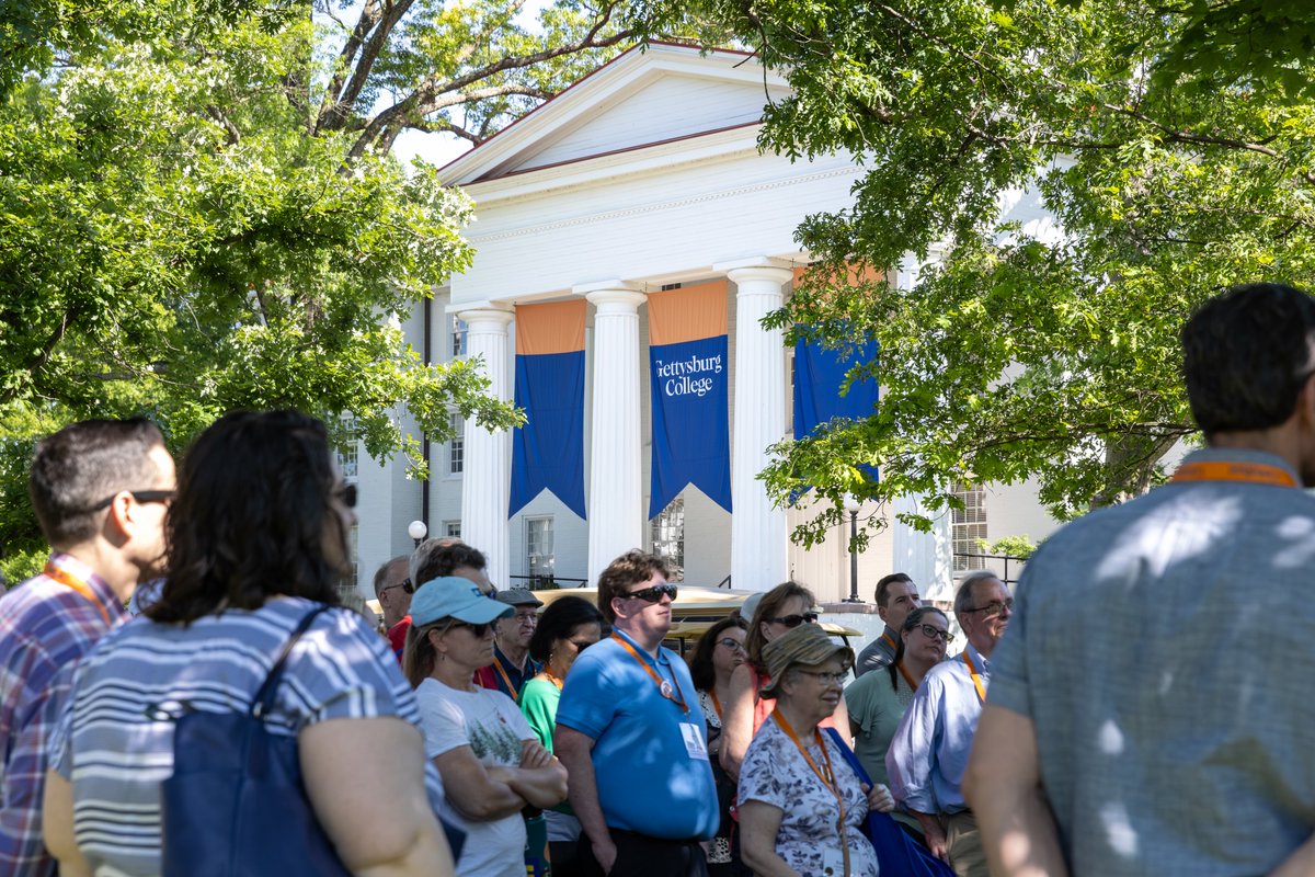 gettysburg's tweet photo. Some stories get better every time they’re told. Reunion Weekend brought Gettysburgians back together to prove it!

#GettysburgCollege #ReunionWeekend https://t.co/zuNx4EvYLz