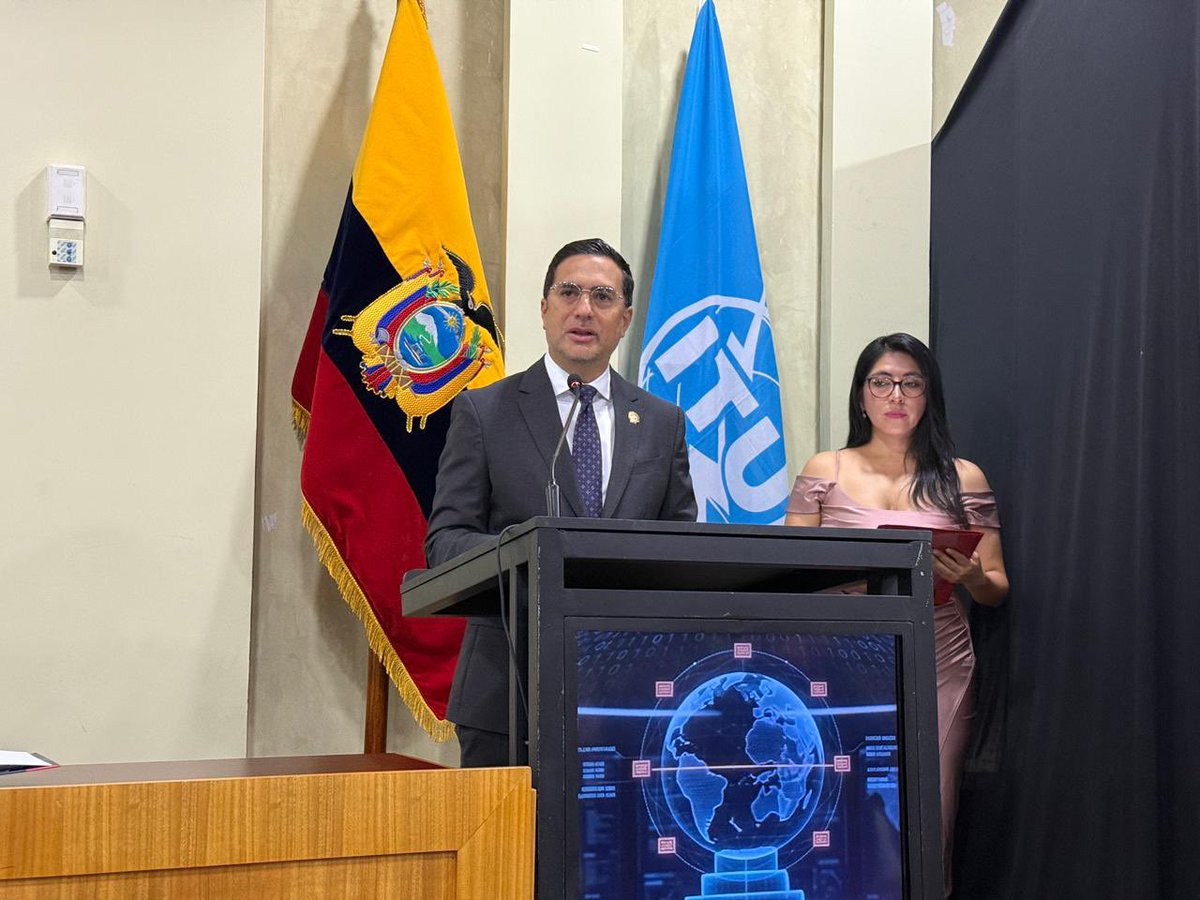 Telecom_Ec's tweet photo. 🔐🇪🇨 El ministro @robertokuryec inauguró el 16.º Cyberdrill Regional para las Américas, un encuentro internacional que vuelve a realizarse en Ecuador después de 10 años y que reúne a expertos, organismos internacionales, academia y equipos especializados de la región para fortalecer la ciberseguridad y la respuesta ante amenazas digitales.

🧵
