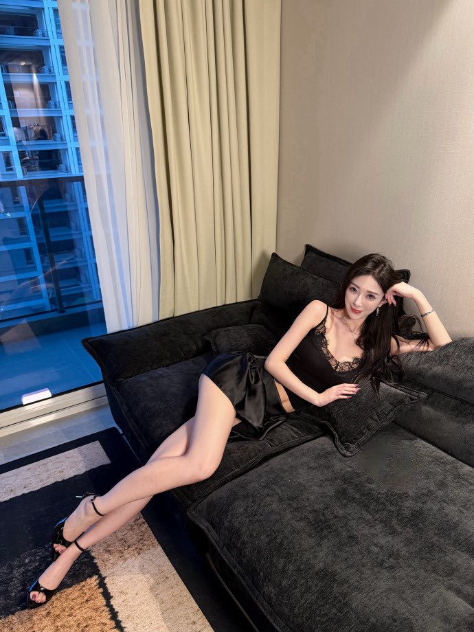 xiaoyan19990101's tweet photo. 感谢🚪哥爸爸

今晚我要成为爸爸的肉便器了

骚逼 屁眼肯定要被狠狠操了

#美女 #御姐 https://t.co/UZb11pPLLp