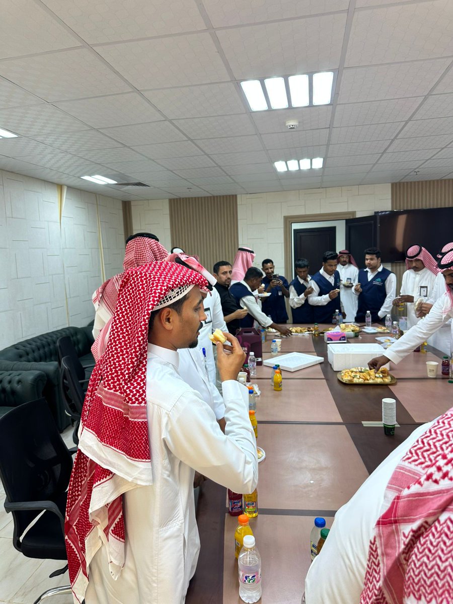 alsahe_sa's tweet photo. نظّمت #بلدية_السهي معايدة لمنسوبيها بمناسبة عيد الأضحى المبارك، في أجواء عكست روح المحبة والتآلف بين الموظفين .

#أمانة_جازان
#عيد_الأضحى_المبارك https://t.co/37RhJMnS67