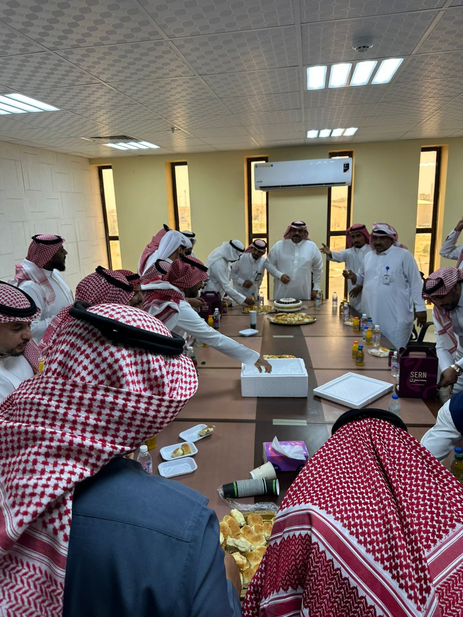 alsahe_sa's tweet photo. نظّمت #بلدية_السهي معايدة لمنسوبيها بمناسبة عيد الأضحى المبارك، في أجواء عكست روح المحبة والتآلف بين الموظفين .

#أمانة_جازان
#عيد_الأضحى_المبارك https://t.co/37RhJMnS67