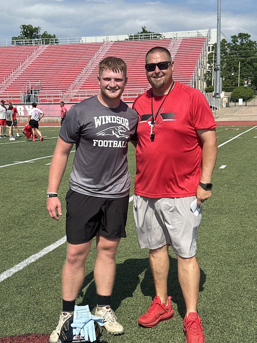 Rowan_Cox13's tweet photo. Thanks to @CoachHoltzclaw and @CoachxMorrow for having me out to camp at UCM! I appreciate the opportunity and look forward to continuing to build our relationship!
@UCMFootballTeam @JoshLamberson @SwagPerfor88786 @WindsorHounds 
#MuleNation #UCM https://t.co/ItB24QH0oi