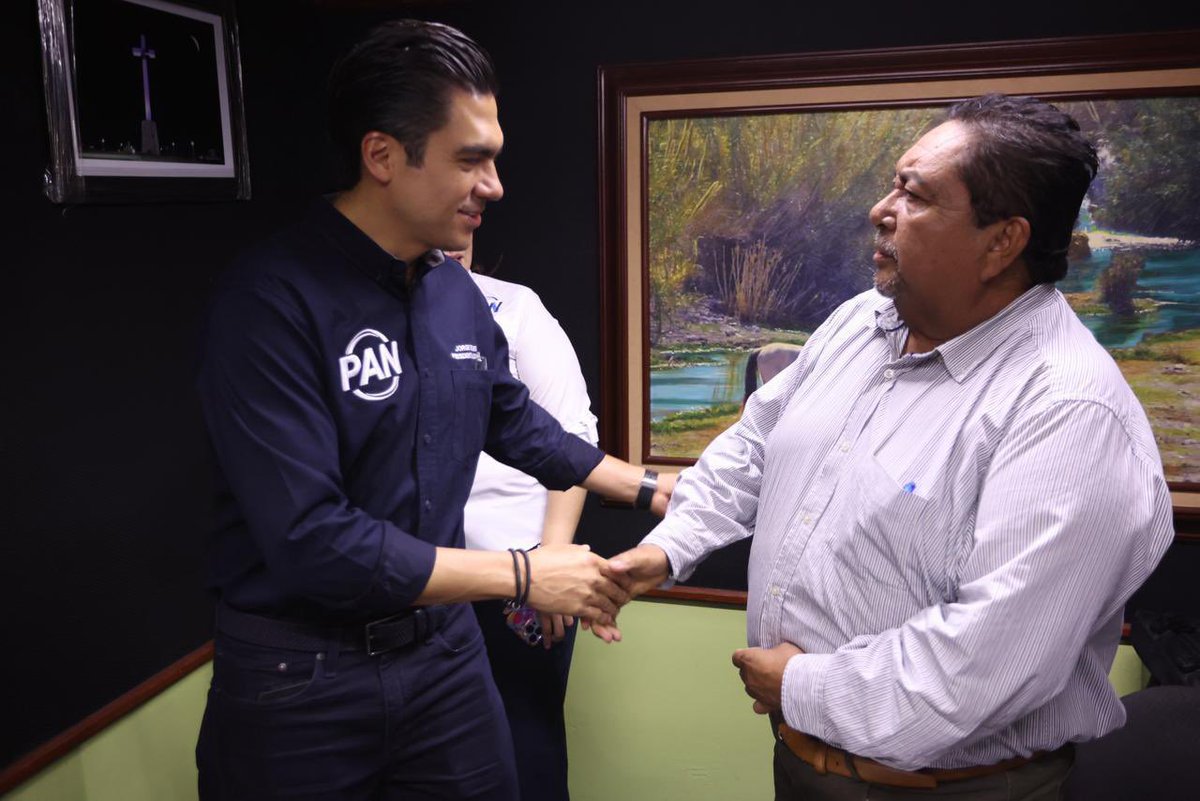 JorgeRoHe's tweet photo. 🔵 Gracias a @arturocruz_ y Martha Ivonne por la invitación a WQ. 

Conversamos sobre los retos y oportunidades que vienen para Coahuila, así como del trabajo que está realizando @AccionNacional para seguir construyendo un mejor estado para las familias coahuilenses. 🇲🇽

#CoahuilaGanaConElPAN