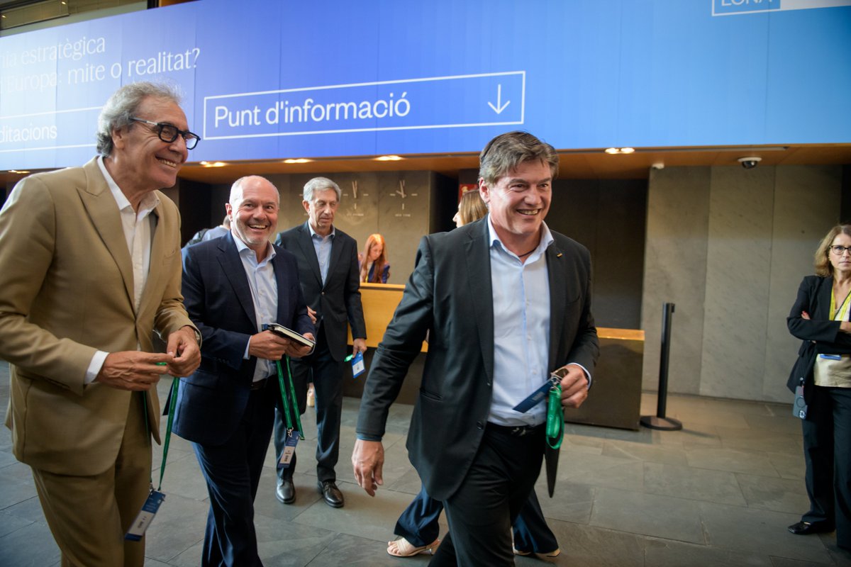 AntoniCanete's tweet photo. Ha estat un plaer assistir a la 41a Reunió del Cercle d'Economia, centrada a debatre sobre l'autonomia estratègica d'Europa i els reptes que marcaran el futur de les empreses i de la nostra economia.

Enhorabona al @CdEconomia per impulsar un espai de reflexió i debat de primer nivell en un context de grans transformacions.

#RCE2026