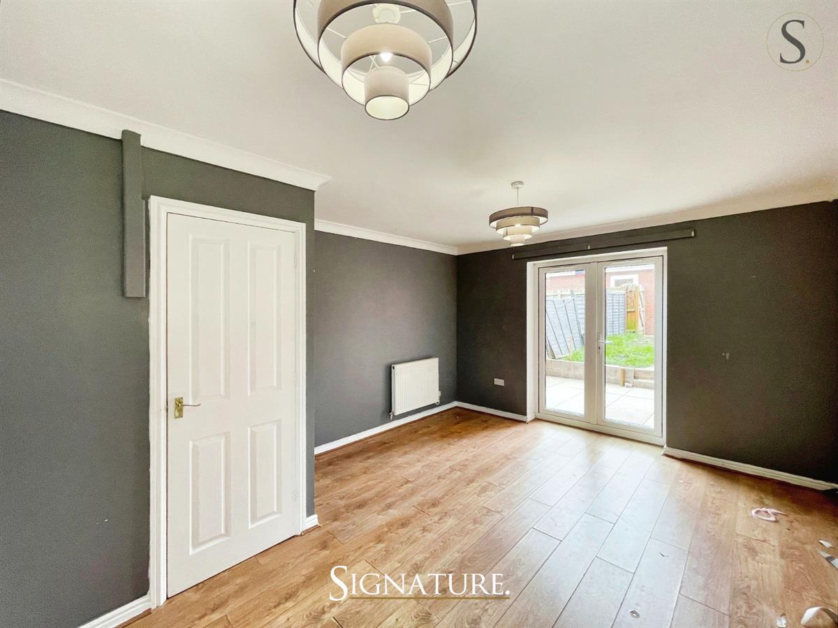 JohalsProperty's tweet photo. New to market - 4 Bed Terraced House, Blacksmith Place, Hamilton, Leicester, £1,595pcm. View details: https://t.co/gSNIOGiKb1 https://t.co/fnfFuQlc4O