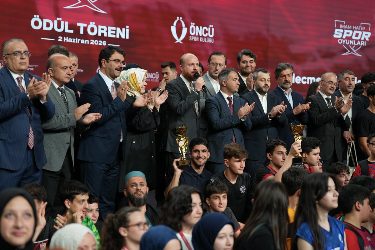 aceylantr's tweet photo. 🏆 16. İMAM HATİP SPOR OYUNLARI ÖDÜL TÖRENİ 🏆

İstanbul genelinde 402 imam hatip okulumuzdan 8.085 öğrencimizin katılımıyla büyük bir coşku ve heyecanla gerçekleştirdiğimiz spor oyunları kapsamında, 17 branşta dereceye giren sporcularımıza ödüllerini takdim ettik.

Bu spor şöleninde dereceye giren, katılım gösteren ve centilmence mücadele eden tüm öğrencilerimize, öğretmenlerimize ve her zaman yanlarında olan ailelerine teşekkür ediyoruz.

Yetenekleri, azimleri ve gayretleriyle bizleri gururlandıran çift kanatlı gençlerimize eğitim ve spor hayatlarında nice başarılar diliyoruz. 

Yolunuz açık, başarılarınız daim olsun gençler ✨