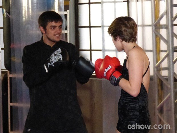 PautaClube's tweet photo. ALERTA NOSTALGIA! 🚨

A atriz Isabella Santoni postou um registro treinando com o Felipe Simas e foi impossível não bater a saudade da academia do Gael, né? Que dupla inesquecível! 🥺🥊❤️ https://t.co/VGex9zWoNx