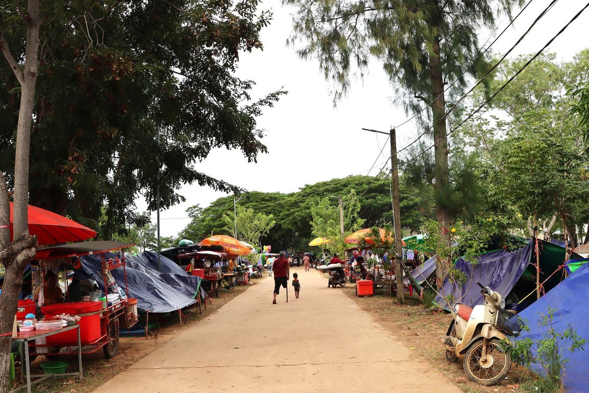 IOMchief's tweet photo. Sophorn fled her village as violence spread across the border.

Today, at a pagoda in Cambodia, she shares her tent with an elderly neighbor who has no one.

Around them, more than 800 families hold each other up. Even in displacement, community endures.
https://t.co/swkzfzrPOn https://t.co/xJMxBnxwsv