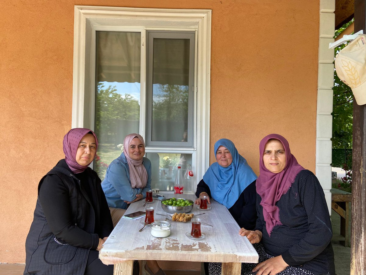 akkadinizmit41's tweet photo. 📍Biberoğlu Köyü

Köy temsilcimiz Nagihan Hanım ile birlikte köy sakinlerimizi ve kadın üyelerimizi ziyaret ettik.

İlçe Kadın Kolları Başkanımız Pınar Atabay ve yönetim kurulu üyemiz Durdu Ayçiçek, Cumhurbaşkanımız Sayın Recep Tayyip Erdoğan’ın selamlarını ileterek vatandaşlarımızla bir araya geldi. 

@tugbaisikercan 
@yyaseminozdemir
@AKKADINGM 
@akkadinkocaeli