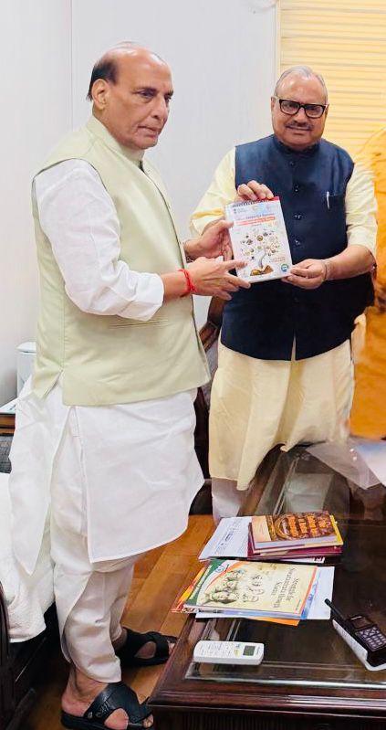 ViBHaMeerut's tweet photo. 28 May 2026: राष्ट्रीय संगठन मंत्री डॉ. शिवकुमार शर्मा जी भाईसाहब ने भारत के रक्षा मंत्री श्री राजनाथ सिंह जी से भेंट कर उन्हें विज्ञान भारती की पुस्तिका भेंट की साथ ही आगामी कार्यक्रम और अन्य विषयों सार्थक चर्चा हुई। https://t.co/BrgSl8A33Q