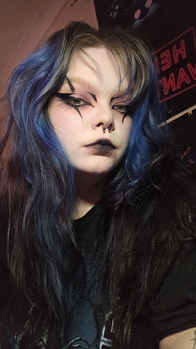 thrasheraxe's tweet photo. todays makeup to go get abysmally drunk https://t.co/q3MbhwnyZv