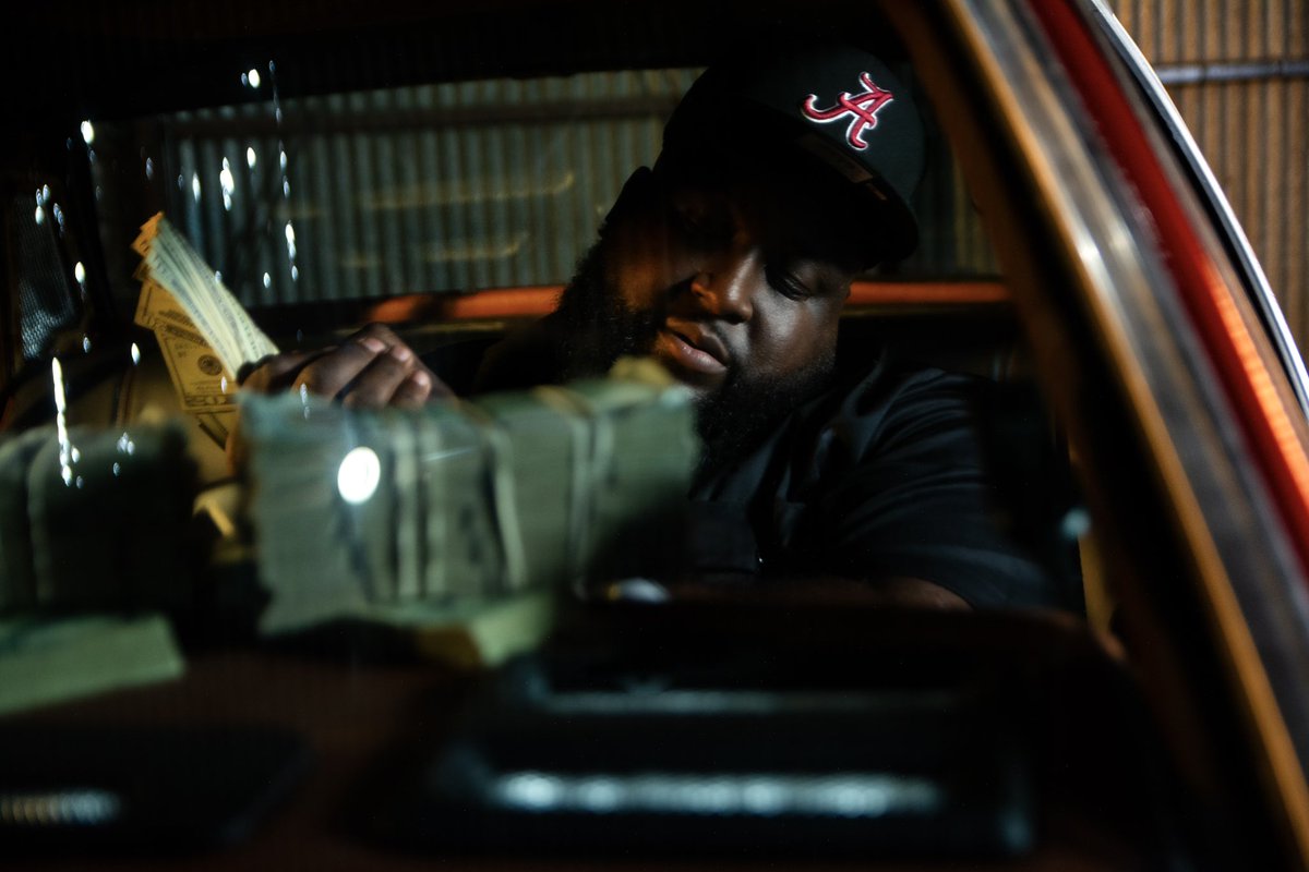 ItsBIGREZ's tweet photo. When my back hit that wall
 I’m tryna cave that ho in. ♨️
Hustle fasho Remix 6/4 
@gumbosa 📸 https://t.co/Fulov0znRH