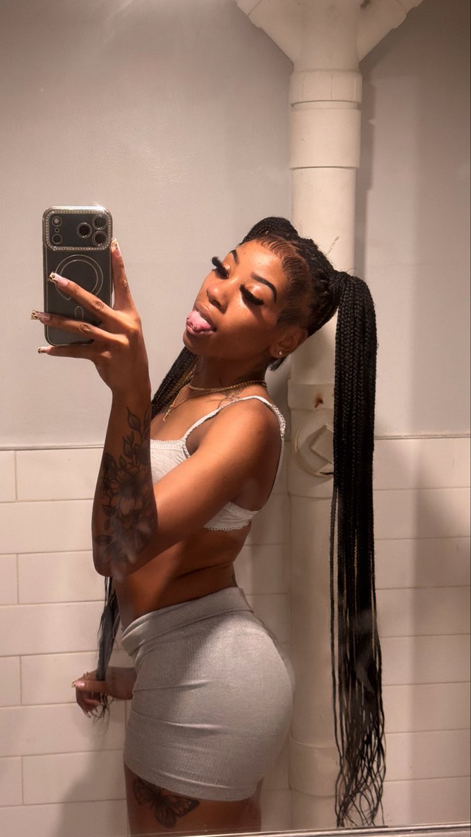 PRINCESSJFaIth's tweet photo. Ask lil Wayne is who the 5 ⭐️itch is 😮‍💨 https://t.co/adSQSC34NI