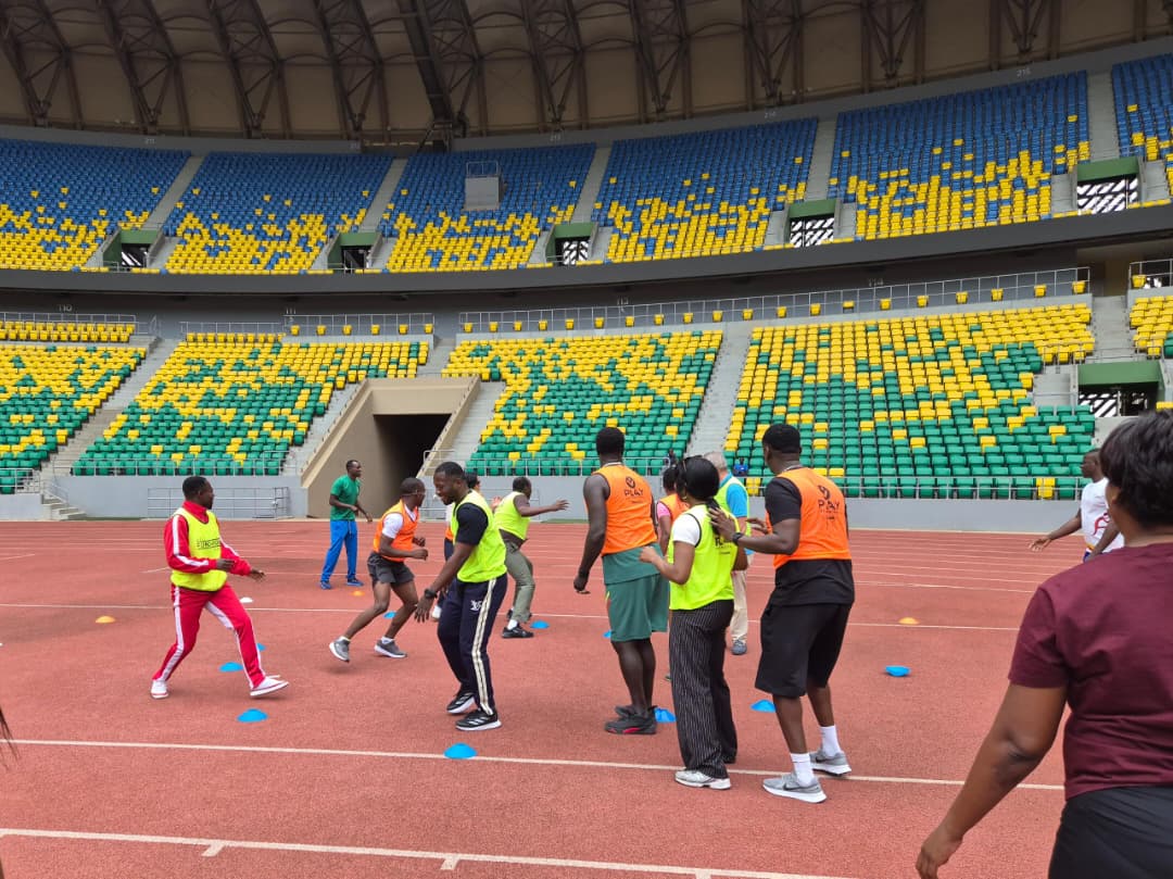 RwandaPLAY's tweet photo. Parce que le sport est un puissant levier de changement, nous continuons à œuvrer pour que chaque fille et chaque garçon puisse participer, progresser et réussir sur un pied d’égalité.
#Playdagogie #EgalitéDeGenreDansLeSport #SportPourLeDéveloppement #PLAYInternational #inclusion https://t.co/FakfBVO3YL