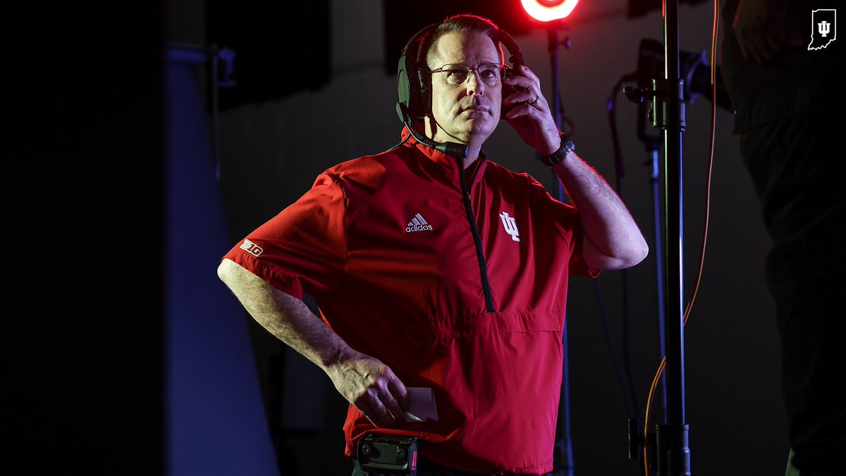 IndianaFootball's tweet photo. BTS of Coach Cignetti's cover. 📸

#IUFB ❌ @EASPORTSCollege https://t.co/E67IEFck5R