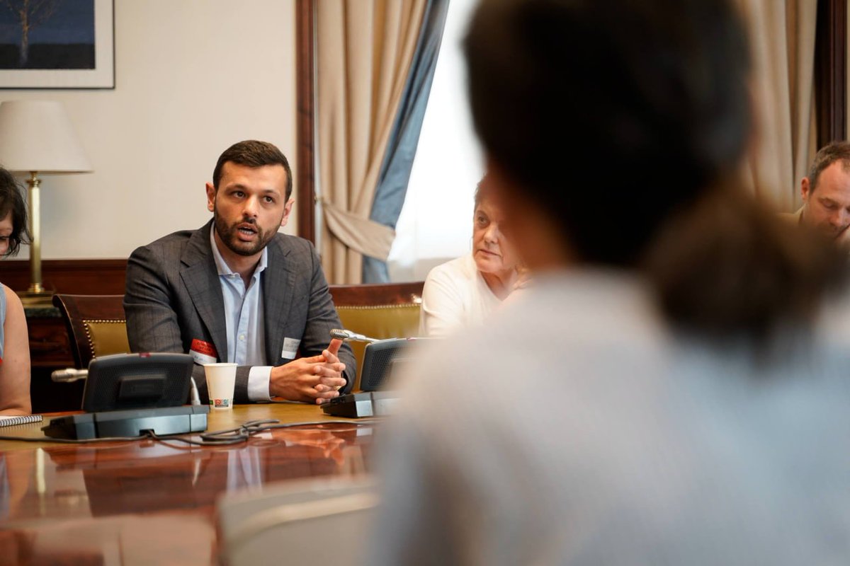 ionebelarra's tweet photo. Hoy en el Congreso, junto a @IreneMontero, nos hemos reunido con Arab Barghouti, activista palestino e hijo de Marwan Barghouti. Es terrible el testimonio de Arab explicando cómo su padre lleva 24 años encarcelado en Israel de forma ilegal e injusta. Insoportable tanta impunidad. https://t.co/ANyXz7Rjhi