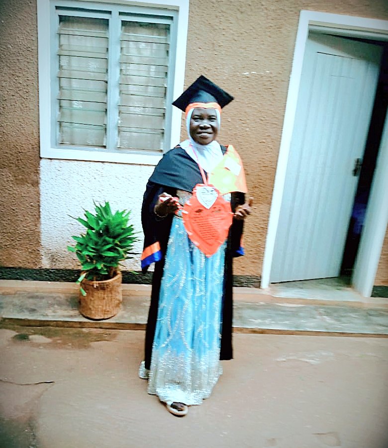 SabirMusa16's tweet photo. 🎓🎉
Done, dusted and sealed👏
📍BACHELOR'S DEGREE IN EDUCATION from Team University has been awarded to Ms. ASIBAZUKU SALAMA, our Head Teacher at Ociba Islamic Primary School

Please join us, Ociba Islamic Primary School OBs &amp; OGs Association, in congratulating her https://t.co/quBLW2gHRn