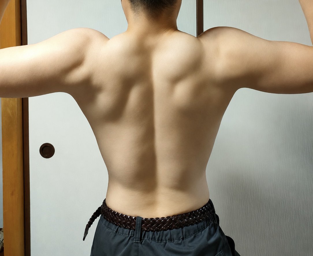 HarusameMaster's tweet photo. 背中もっとデカくなりたい https://t.co/bw96wCdhjH
