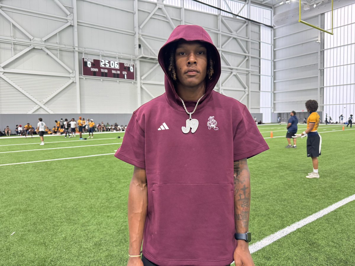 Jason_Howell's tweet photo. Fort Worth (TX) North Crowley 2027 5-star CB John Meredith

@JOHN_MEREDITH2 | @NorthCro_FB | @TA_Recruiting | #GigEm https://t.co/1IGWLs9Bos