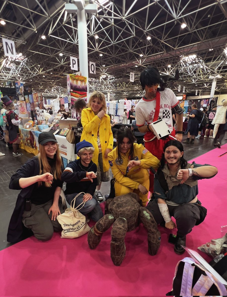NowfallC's tweet photo. Was crying the whole road back from Germany but i had so much fun there. I've meet so many sweet people that love #phm as much as me! 🤍 https://t.co/RYnh3FFXYv