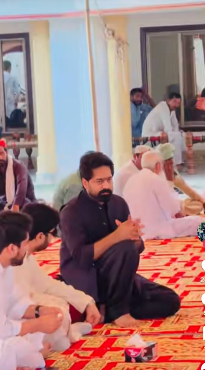 qadiiiRoy's tweet photo. آج خود کی دنیا ویران ہے ساقی
کبھی میں ہنستا تھا اوروں کو دیکھ کر 💯🙌

اور ایک فاتحہ محبت پر بھی 🥹 https://t.co/m2EBGw7vza